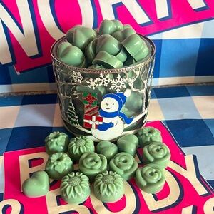 Bath and body works Candle Under the Christmas tree wax Melts